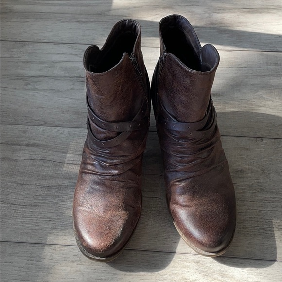 BareTraps ROMA bootie, size 10 - Picture 2 of 9